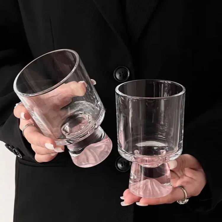 دسر خوری پایه دار کوه یخ